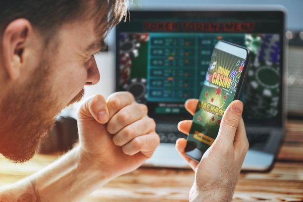 oww77 ဘောလုံးလောင်းကစားအတွက် mobile APP မှ Asian Handicap odds ရွေးချယ်နေသောမြင်ကွင်း